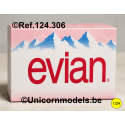 Evian. 4 kartonnen dozen.
